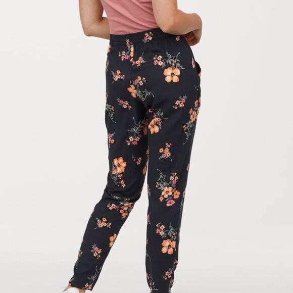 Divided Black Floral Pants Sz 8 - Picture 11 of 13